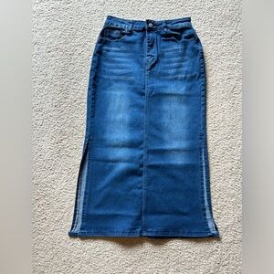 Long denim skirt - Medium